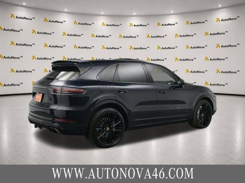 Used 2021 Porsche Cayenne Turbo w/ Premium Package Plus AWD/4WD image 9