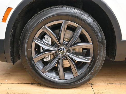 Used 2023 Volkswagen Tiguan SE image 11