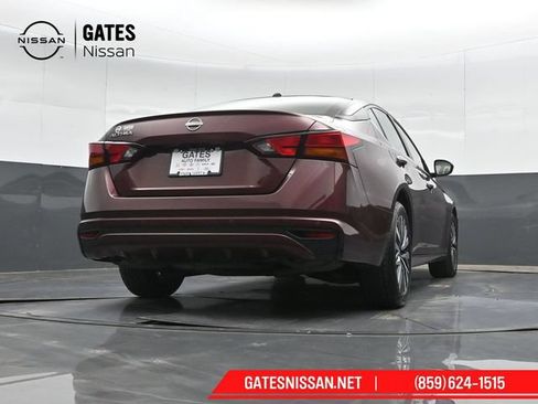 Used 2025 Nissan Altima 2.5 SV FWD image 34
