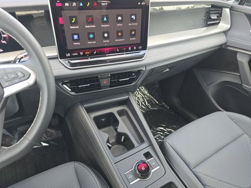 New 2025 Volkswagen Tiguan SE image 22