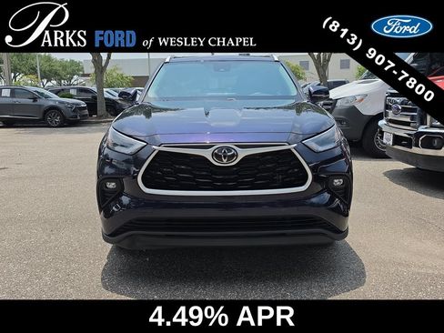 Used 2022 Toyota Highlander XLE FWD image 3