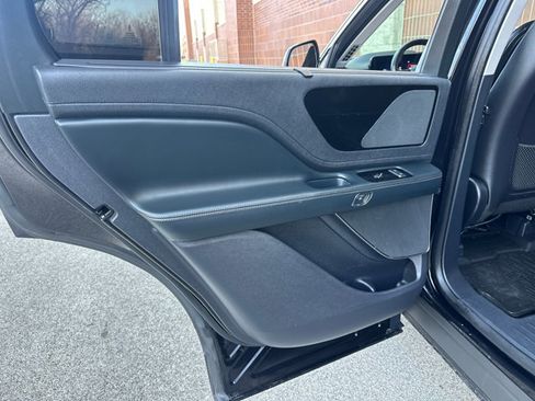 Used 2025 Lincoln Aviator AWD image 30