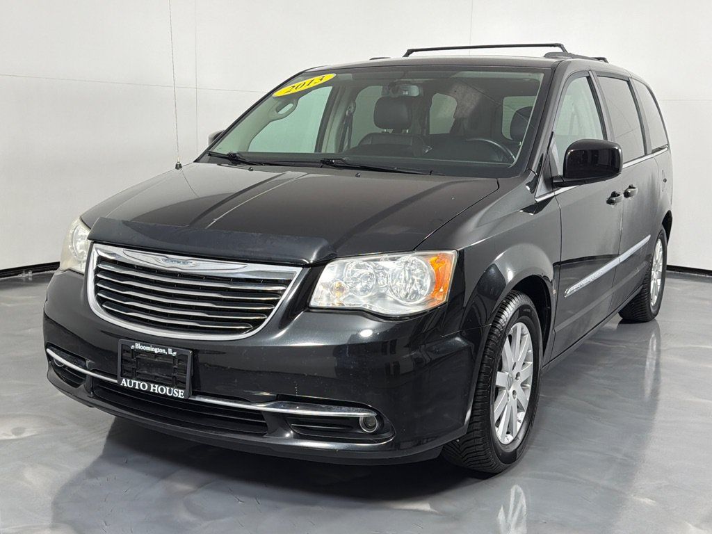 Used 2013 Chrysler Town & Country Touring FWD image 10