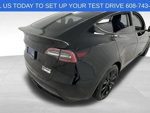 Used 2021 Tesla Model Y Performance image 3