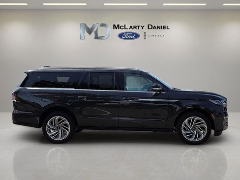 New 2025 Lincoln Navigator L Reserve image 6