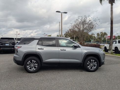 Used 2025 Chevrolet Equinox LT image 2