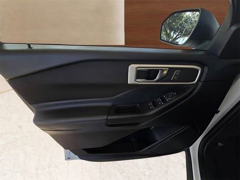 Used 2020 Ford Explorer XLT image 56