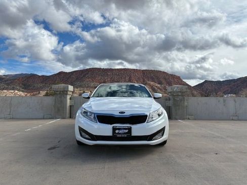 Used 2011 Kia Optima EX w/ Premium Pkg image 5