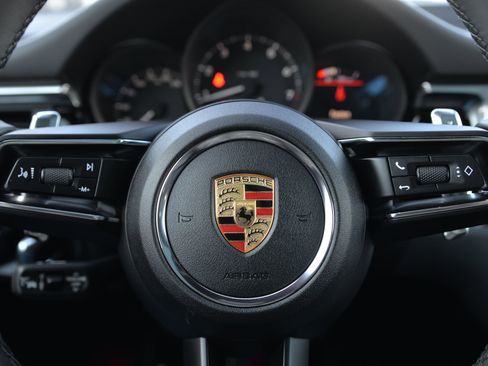 Certified 2025 Porsche Macan image 33