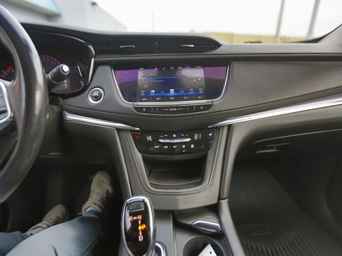 Used 2018 Cadillac XT5 Luxury w/ Driver Awareness Package image 8