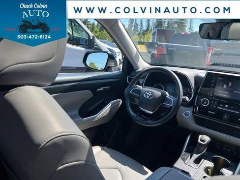 Used 2021 Toyota Highlander XLE AWD/4WD image 24
