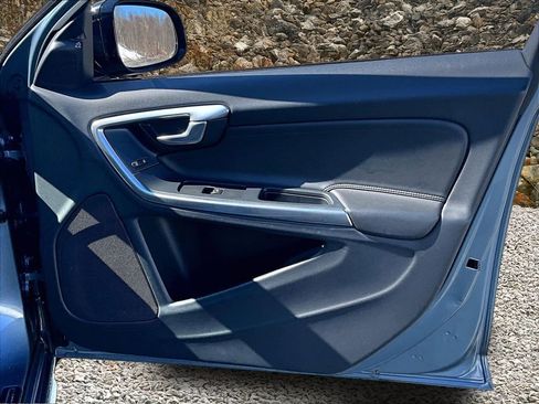 Used 2018 Volvo V60 T5 Cross Country w/ Convenience Package image 22