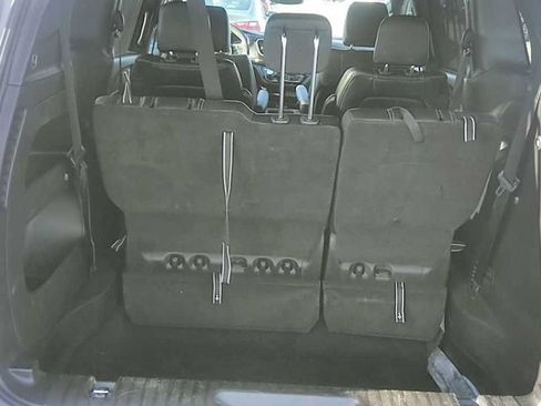 Used 2025 Chrysler Pacifica Select FWD image 4