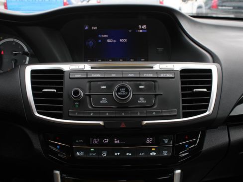 Used 2017 Honda Accord LX image 11