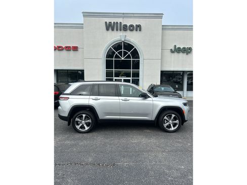 Used 2026 Jeep Grand Cherokee Limited w/ MOPAR Finishing Package RWD image 1
