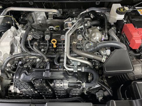 Used 2025 Mitsubishi Outlander SE image 17