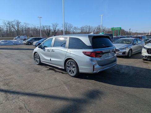 New 2026 Honda Odyssey Touring image 5