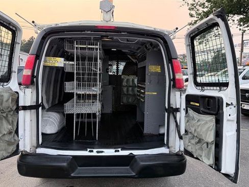 Used 2011 Chevrolet Express 2500 RWD image 10