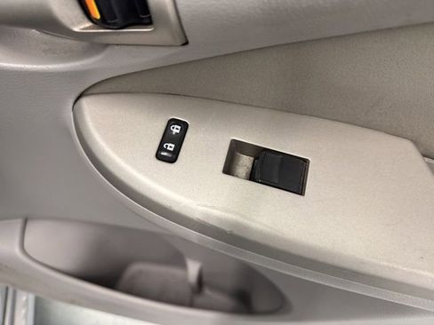 Used 2013 Toyota Corolla LE image 24