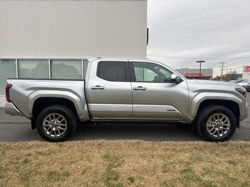 Used 2025 Toyota Tacoma Limited image 9
