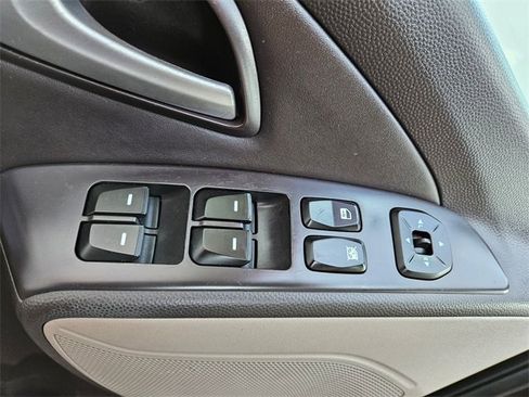 Used 2011 Hyundai Tucson GLS image 16