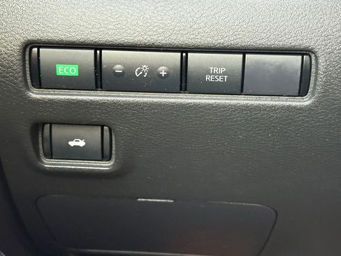 Certified 2024 Nissan Sentra SV FWD image 20