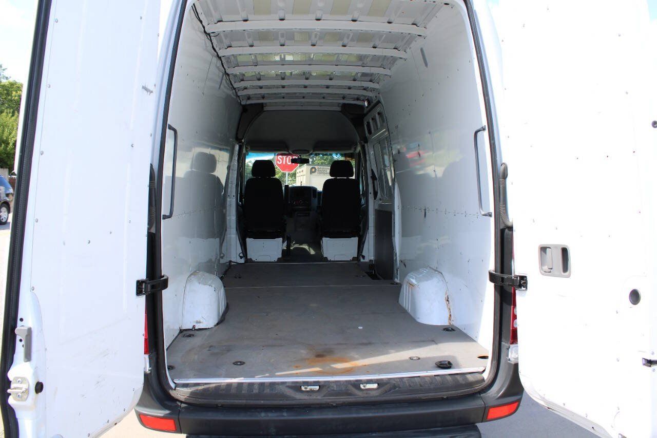 Used 2015 Mercedes-Benz Sprinter 2500 image 5
