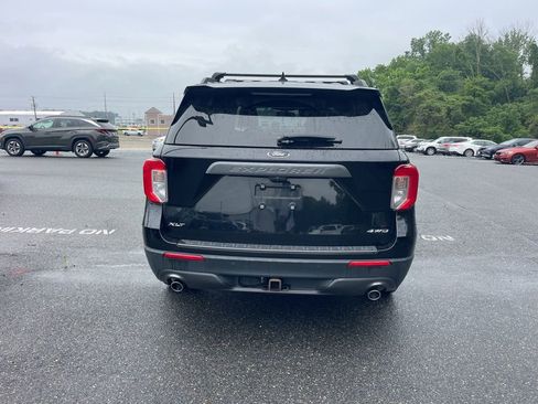 Used 2021 Ford Explorer XLT w/ Equipment Group 202A AWD/4WD image 4
