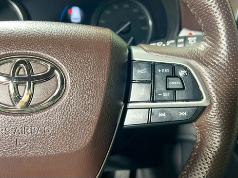 Used 2022 Toyota Sienna Platinum image 19