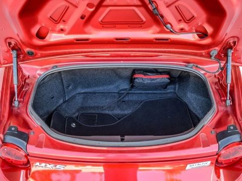 Used 2016 MAZDA MX-5 Miata Club RWD image 17