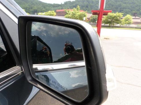 Used 2021 Chevrolet Traverse LT image 34