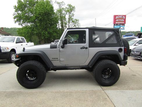 Used 2015 Jeep Wrangler Sport AWD/4WD image 2