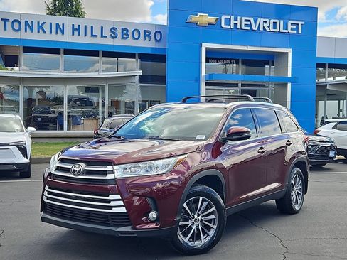 Used 2019 Toyota Highlander XLE AWD/4WD image 2