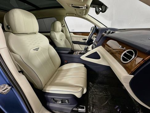 Used 2023 Bentley Bentayga Extended Wheelbase AWD/4WD image 27