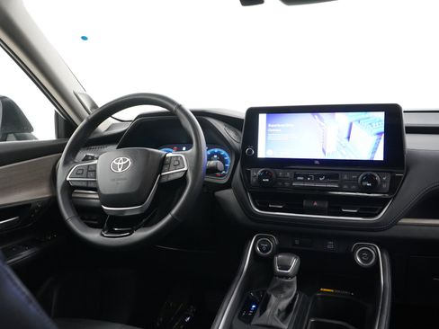 Used 2024 Toyota Grand Highlander Limited image 16