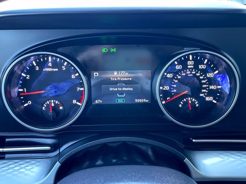 Used 2022 Kia Carnival LX FWD image 13