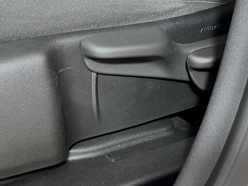 Used 2023 GMC Terrain SLE w/ Elevation Edition image 16