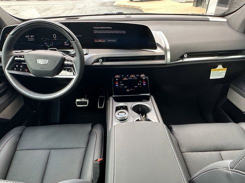 New 2026 Cadillac Vistiq Sport image 10