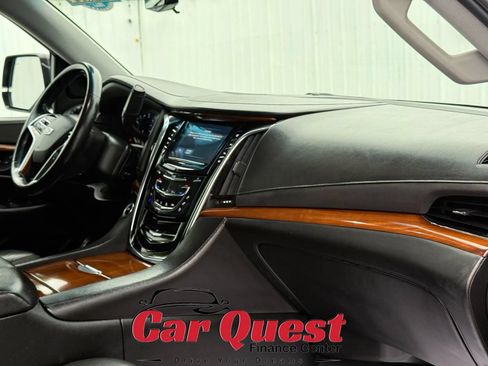 Used 2017 Cadillac Escalade Luxury AWD/4WD image 20