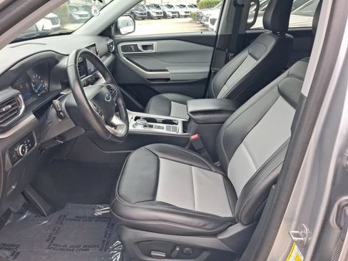 Used 2024 Ford Explorer XLT w/ Equipment Group 202A RWD image 12