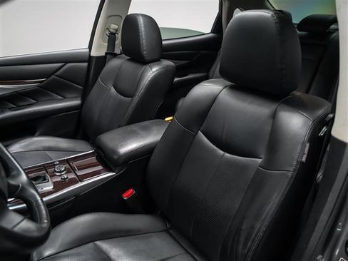 Used 2018 INFINITI Q70 L 3.7 image 19