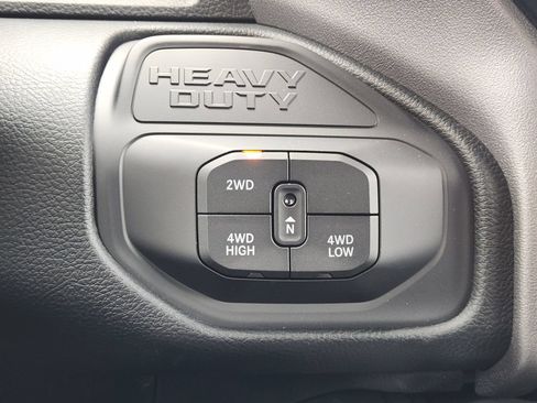New 2026 RAM 2500 Laramie AWD/4WD image 18