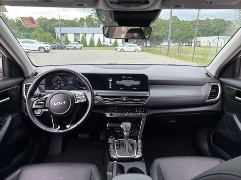 Used 2024 Kia Seltos EX AWD/4WD image 12