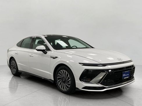 Certified 2025 Hyundai Sonata Limited FWD image 1