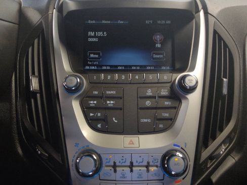 Used 2017 Chevrolet Equinox LS FWD image 25