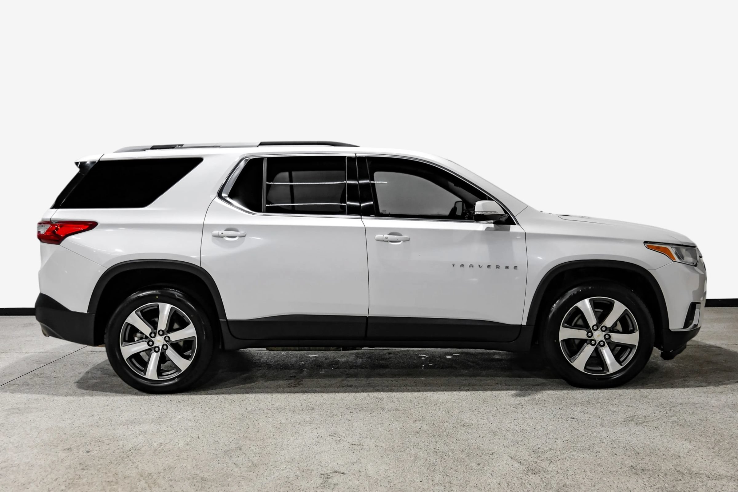 Used 2018 Chevrolet Traverse LT FWD image 5