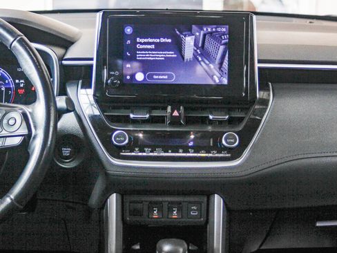 Used 2024 Toyota Corolla Cross XLE image 13