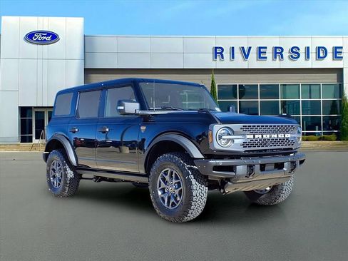 New 2025 Ford Bronco Badlands image 1