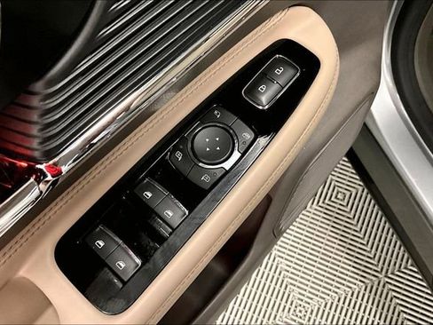 Used 2022 Lincoln Corsair FWD w/ Premium Package image 31