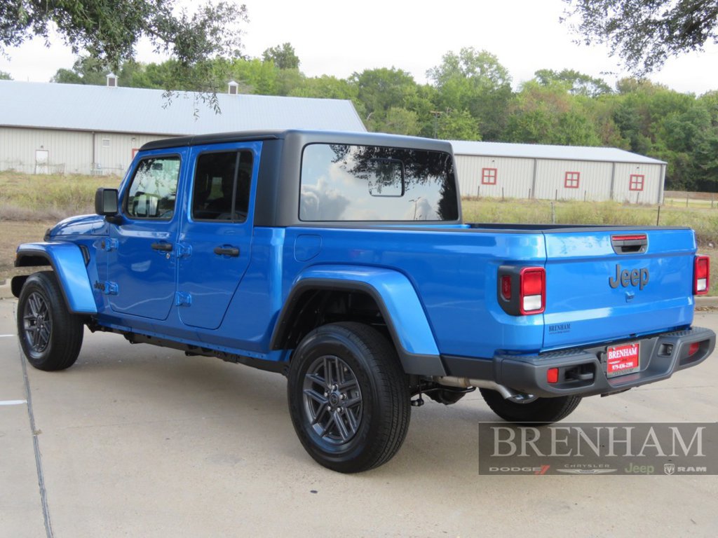 Used 2025 Jeep Gladiator Sport AWD/4WD image 21